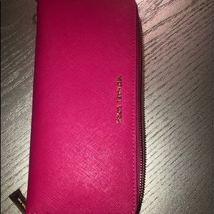 Michael Kors Jet Set Travel Wallet